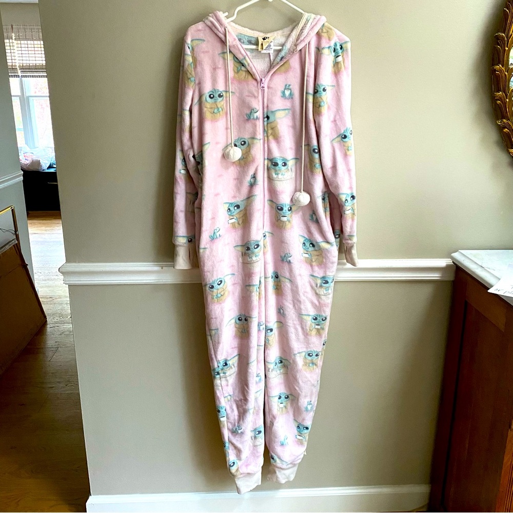 Star Wars Slumber, Grogu Mandalorian Baby Yoda, adult size Small Onesie